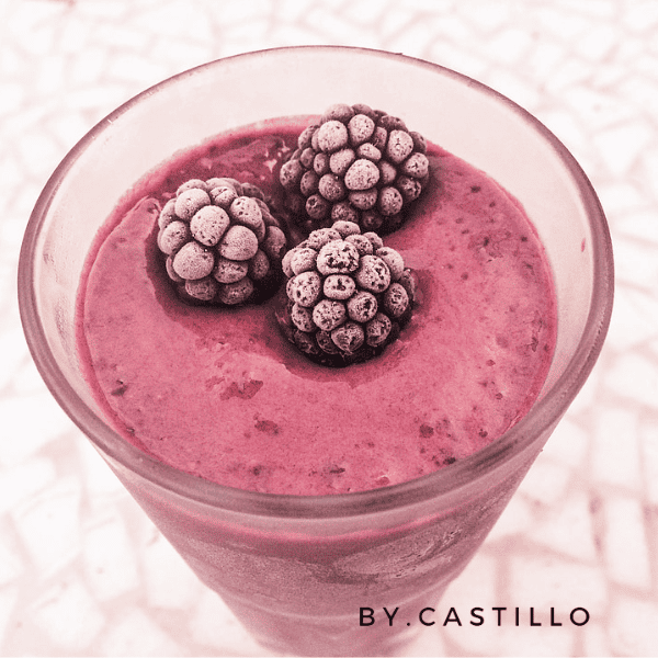 A picture oi a keto-friendly smoothie. Lazy keto breakfast.